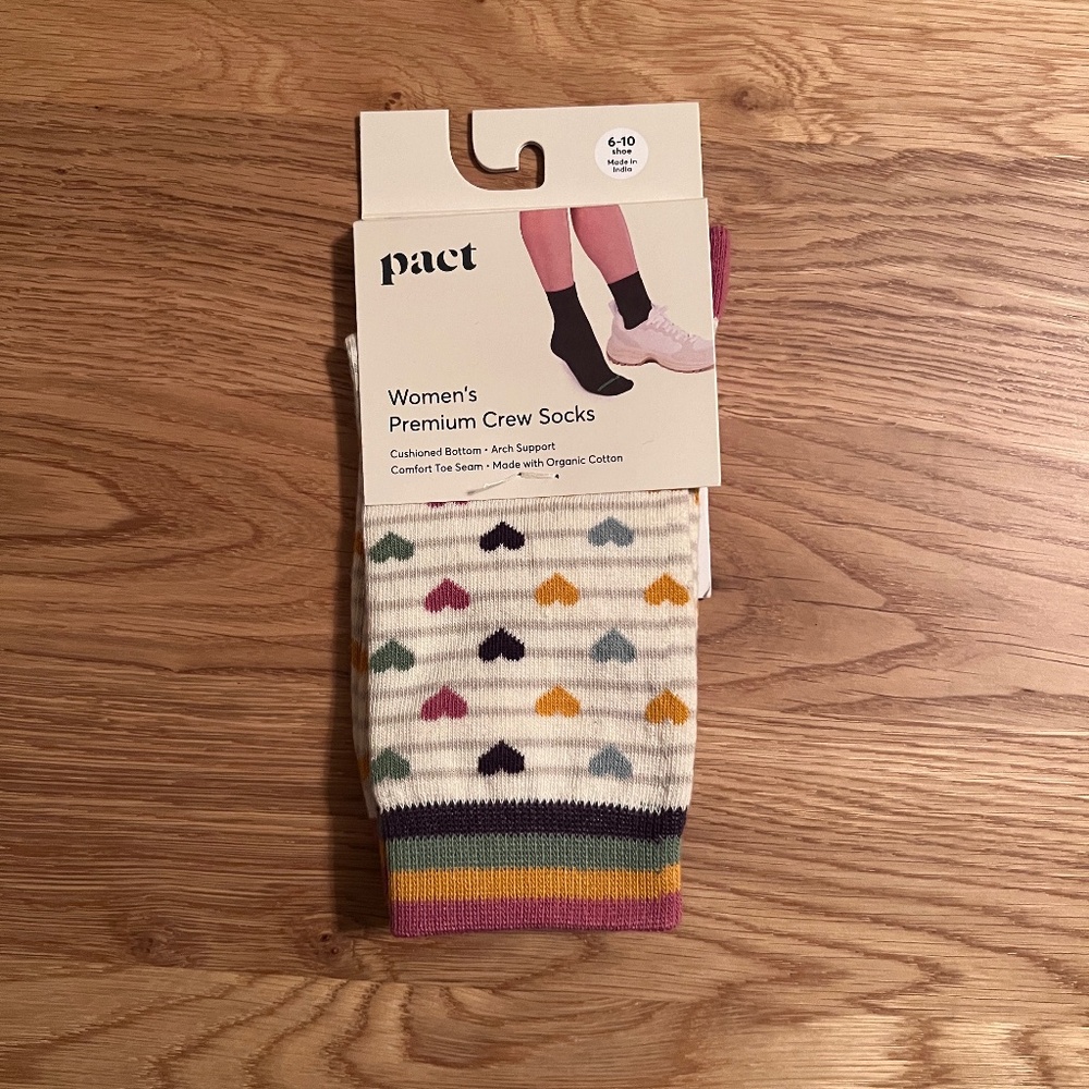 NWT Pact Women's Premium Crew Socks Organic Cotton Hearts & Stripes Size 6-10